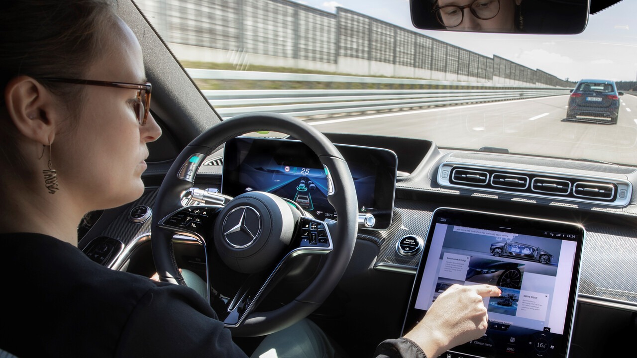 www.drivingvisionnews.com