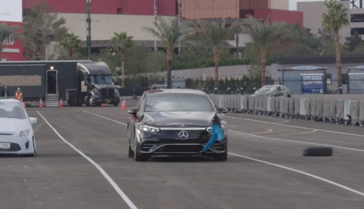 mercedes crash dummy luminar demo ces