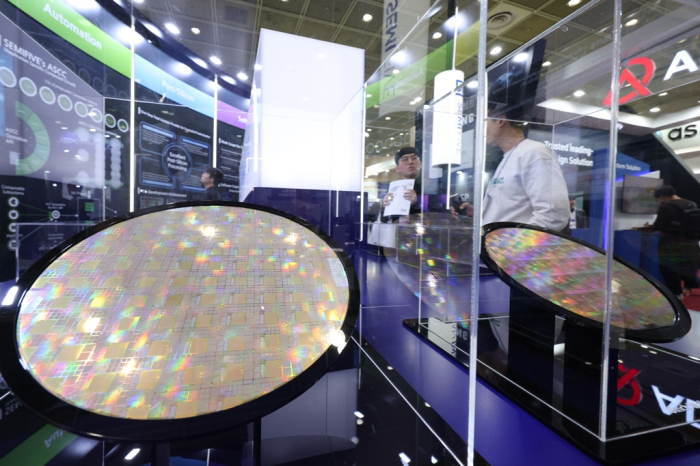 Samsung rapidly advances its 3D chip packaging tech