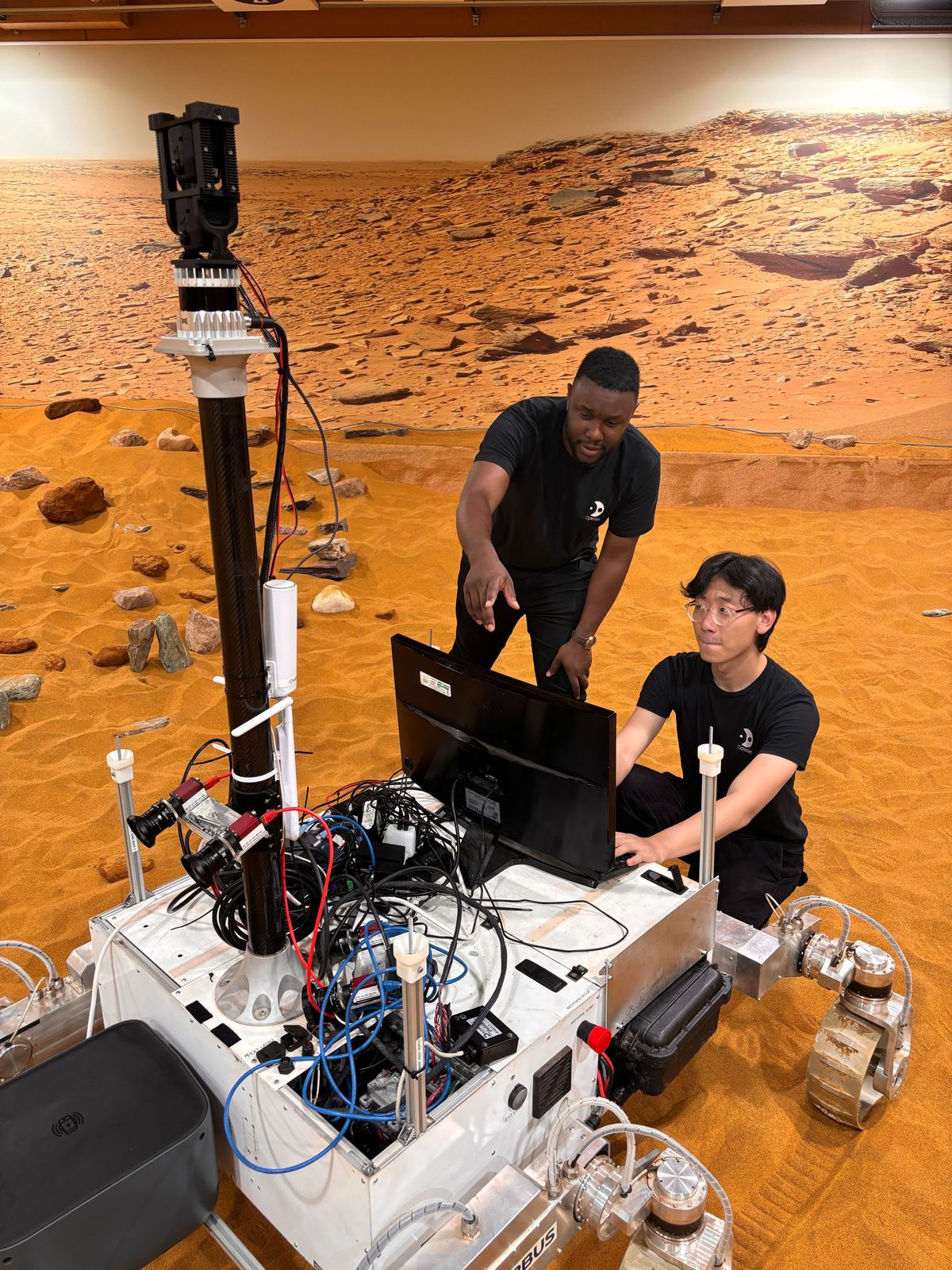 opteran-team-working-on-airbus-mars-rover-806.jpg