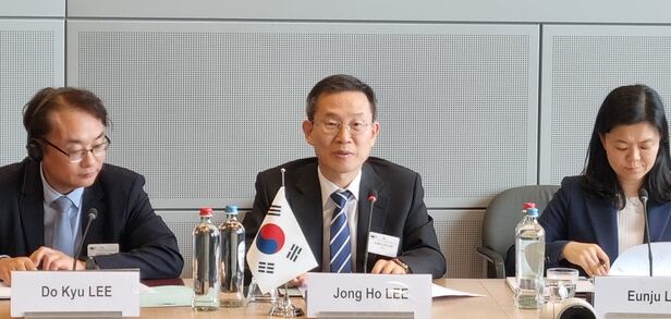 Lee Jong-ho, Minister of Science and ICT of Korea, speaking at the second ROK-EU Digital Partnership Council meeting held at the Bérémont Building in Brussels, Belgium, on Mar. 26, 2024./Yonhap News