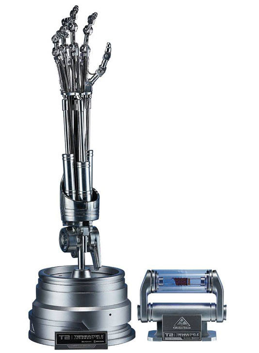 T-800-Endoskeleton-Arm-Brain-Chip-Set-The-Real-Replica.jpg
